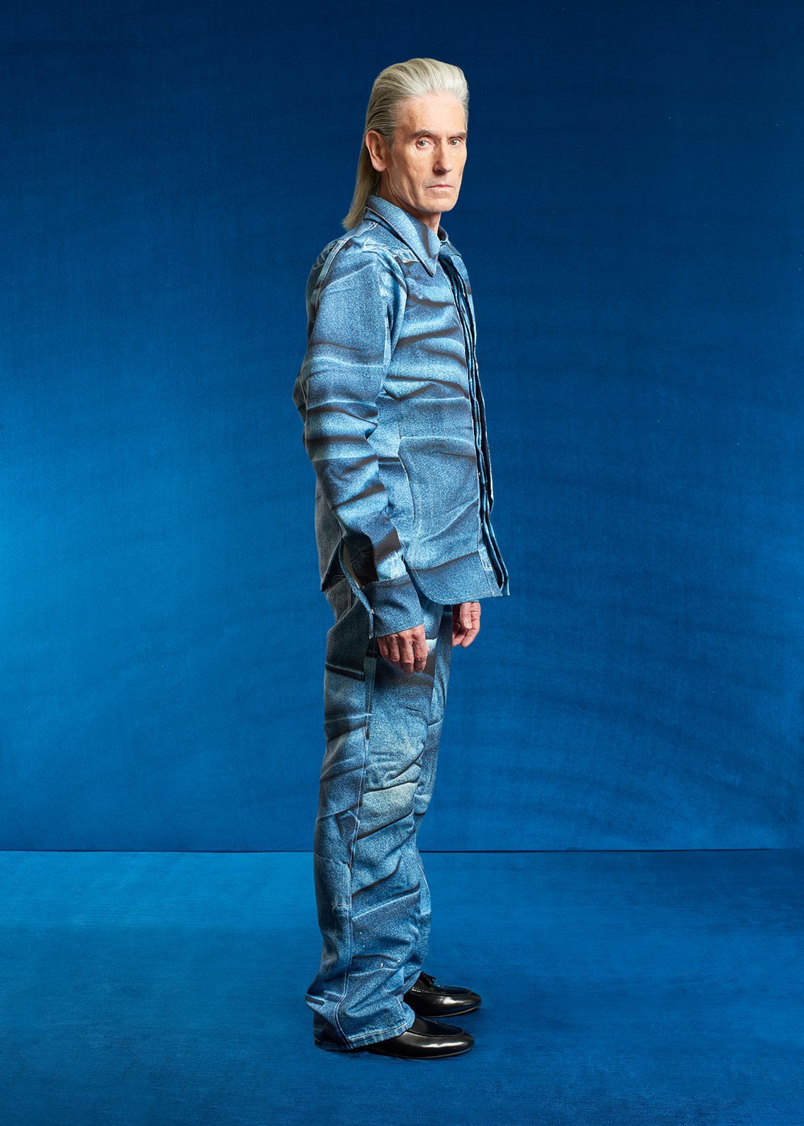 The Pedestrian, Look 1